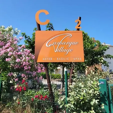 Duplex Camargue Village アパート